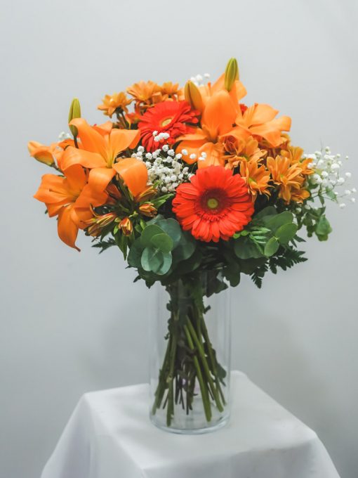 ramo con flores anaranjadas