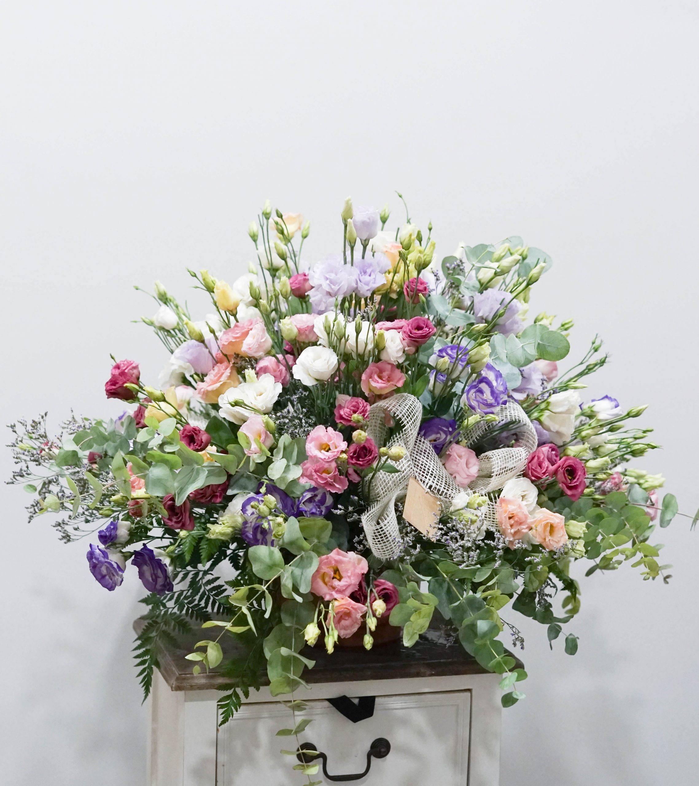 Centro con lisianthus multicolor