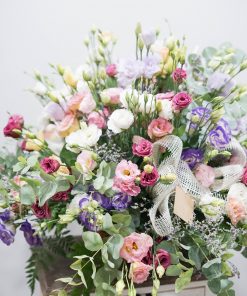 Alternative view of Centro con lisianthus multicolor