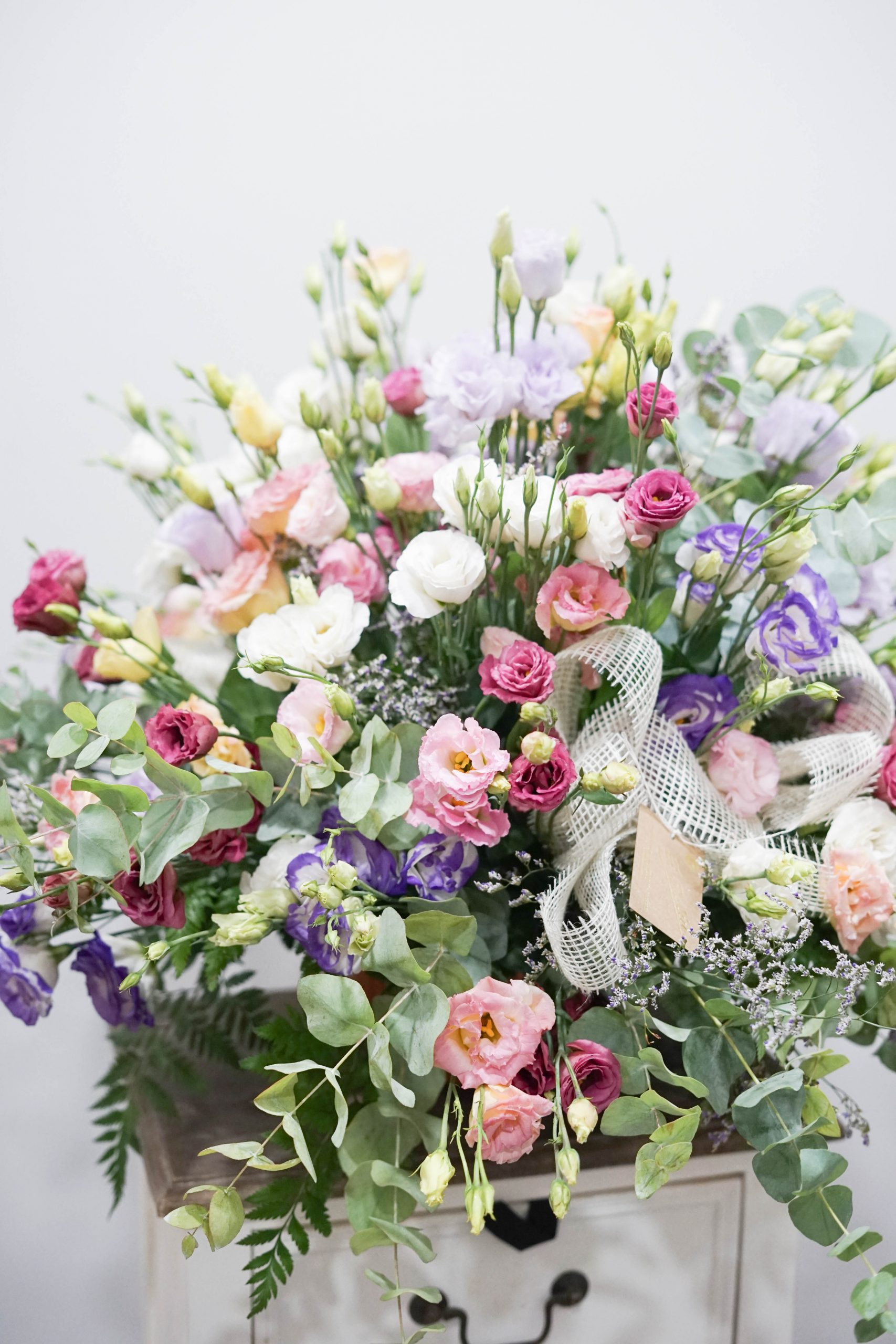 Centro con lisianthus multicolor - Imagen 2