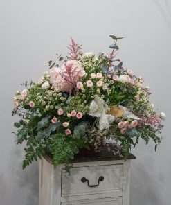 centro romance con flores de estilo romántico