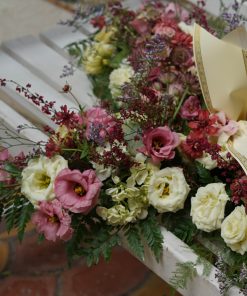Alternative view of Cruz funeraria flores