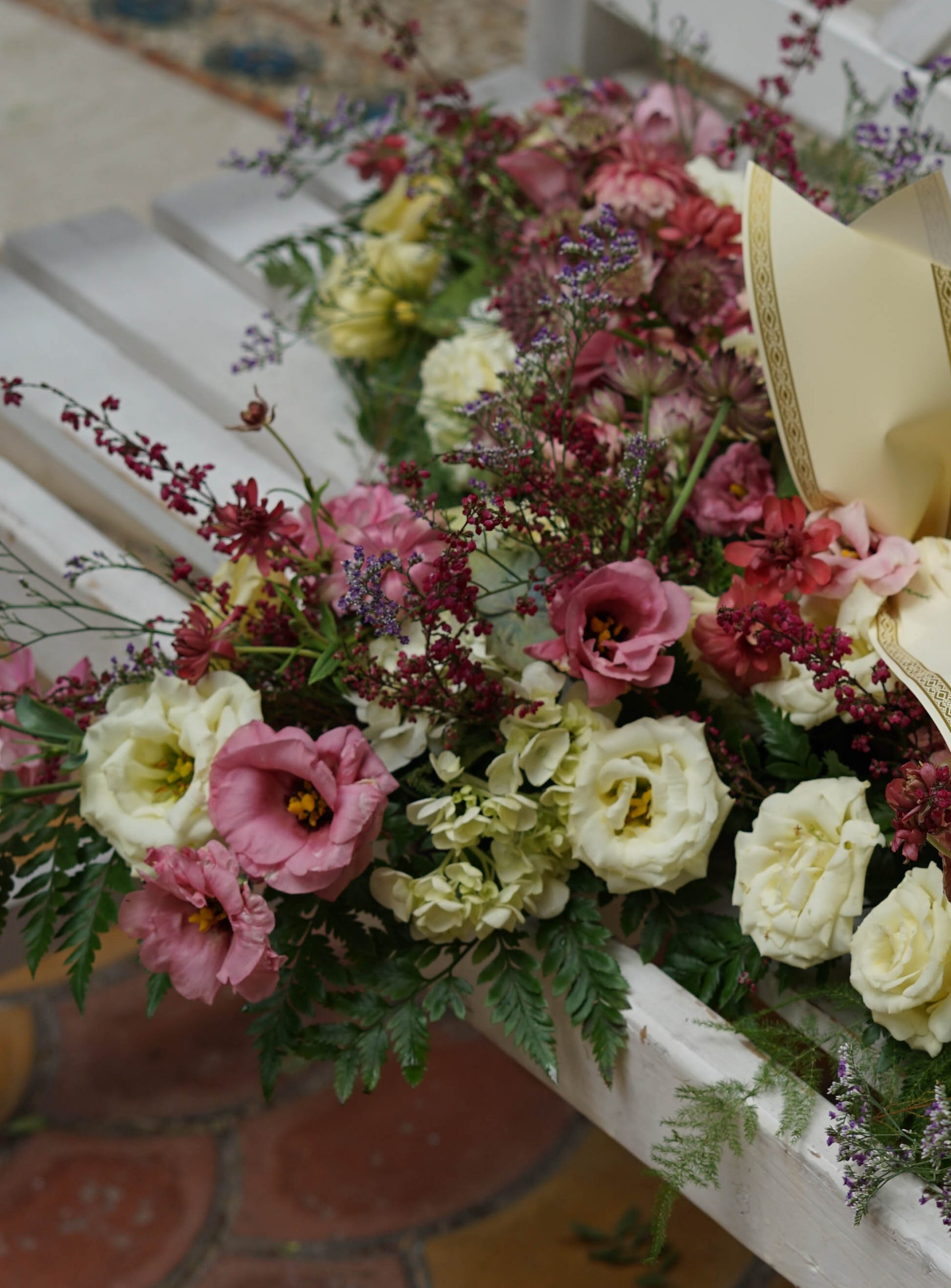 Cruz funeraria flores - Imagen 2